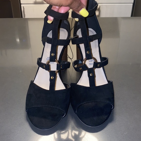 New Liz Claiborne Bahati Heeled Sandals in Black - Picture 3 of 7